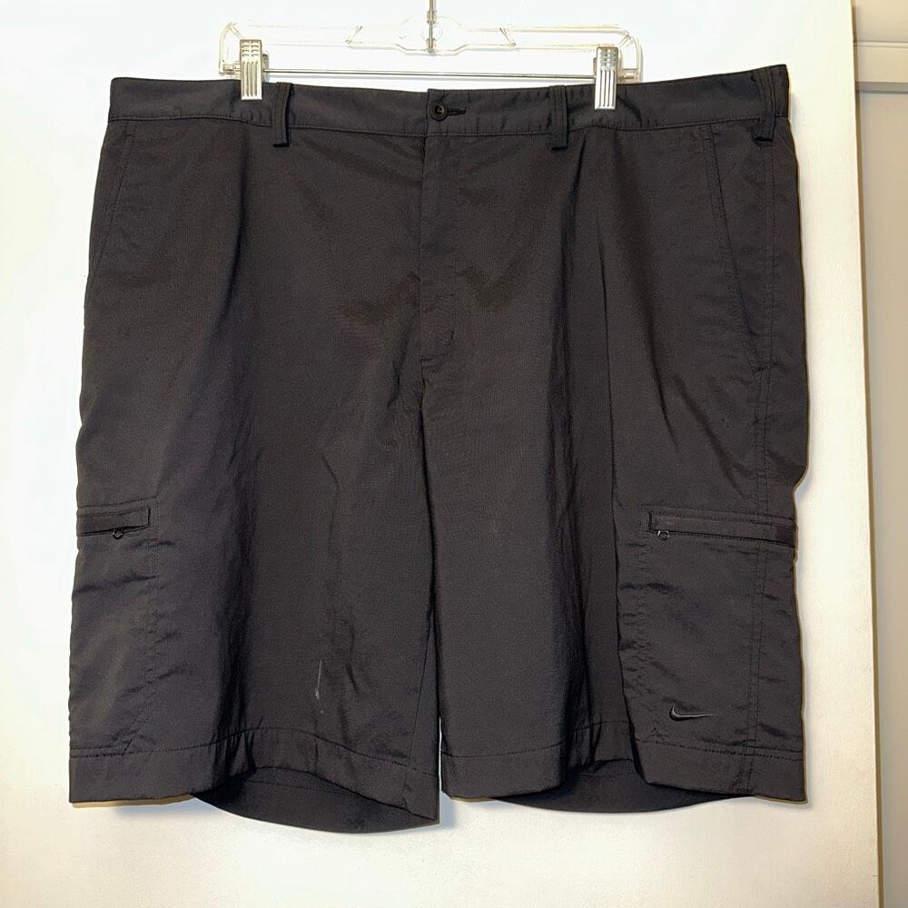 Nike Men’s 42 Golf Shorts Solid Black Lightweight Pockets Gently Worn STAIN